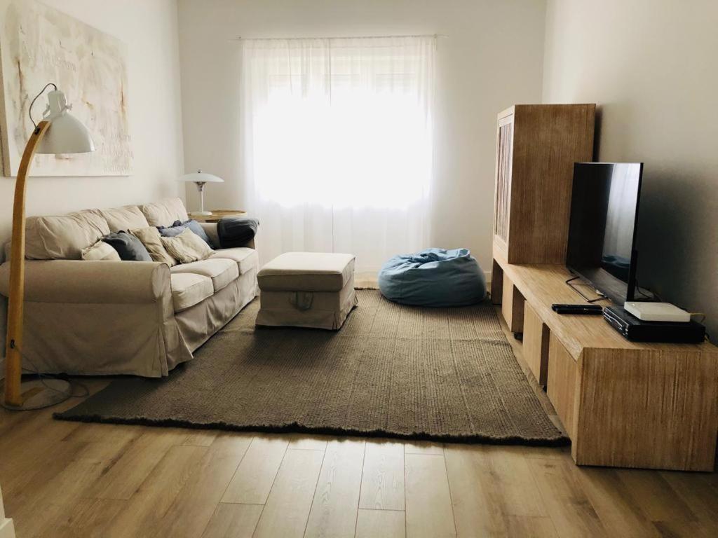 Апартаменты Apartamento Espacoso E Confortavel No Centro Do Монтижу Экстерьер фото