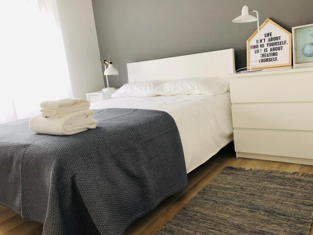Апартаменты Apartamento Espacoso E Confortavel No Centro Do Монтижу Экстерьер фото